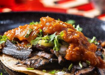 TACOS AL PASTOR NEGRO