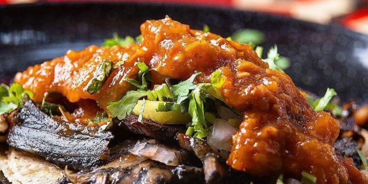 TACOS AL PASTOR NEGRO