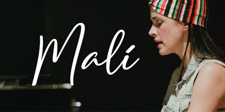MALÍ voz, talento y belleza costarricence