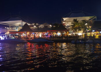 ELEFANTHAI RESTAURANTE EN LA LAGUNA NICHUPTÉ CANCÚN