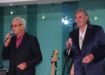 LOS HERMANOS CARRIÓN +60 AÑOS DE ROCK & ROLL PARA ENAMORADOS