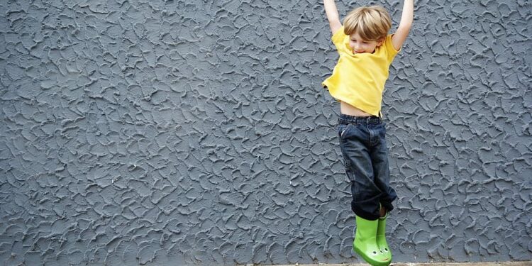 NIÑOS Y NIÑAS FELICES