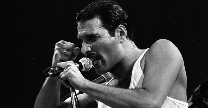 ¿POR QUÉ LA CANCION  SE LLAMA  BOHEMIAN RHAPSODY?…