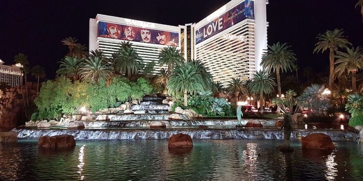 El icónico Hotel Casino Mirage de Las Vegas cierra después de 34 años