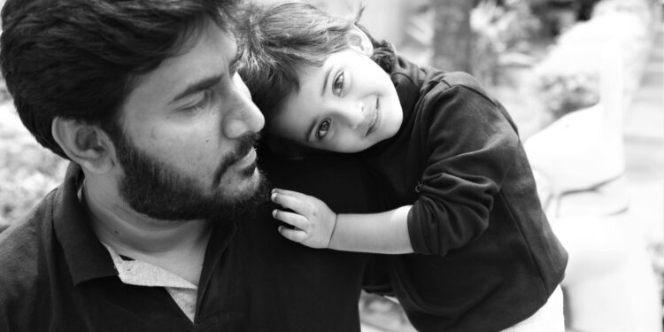 Padres solteros, un gran reto que las leyes pisotean sus derechos