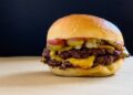 Se acerca el fin de las ‘hamburguesas baratas’: ¿Por qué suben los precios en la comida rápida?