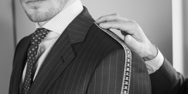 ¿Cuánto debes pagar  por un traje a la medida?