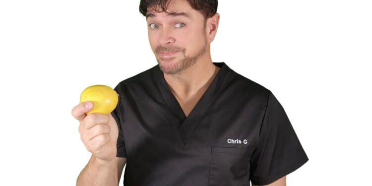 CHRIS GIBSON EL ESTETICISTA HOLÍSTICO DE ESTADOS UNIDOS QUE FINALMENTE LLEGÓ A REVOLUCIONAR EL CUIDADO DE LA PIEL.